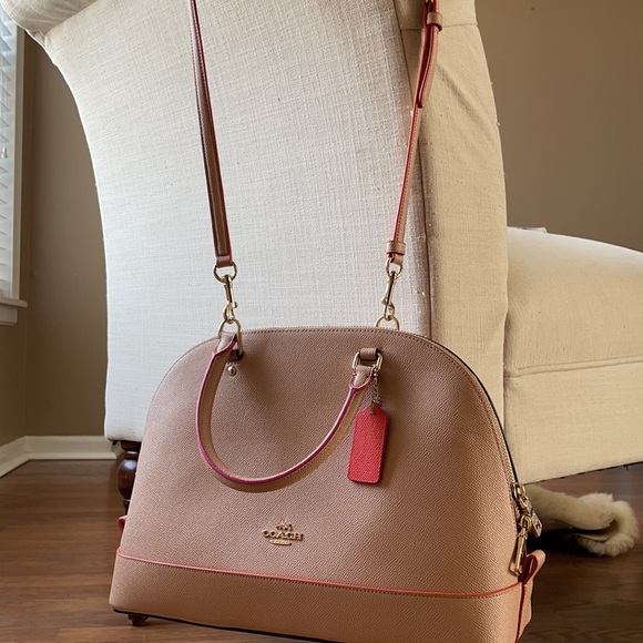 Classy COACH Crossbody Satchel Bag - Picture 5 of 16